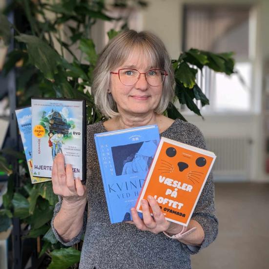 Lone med japanske bøger og film