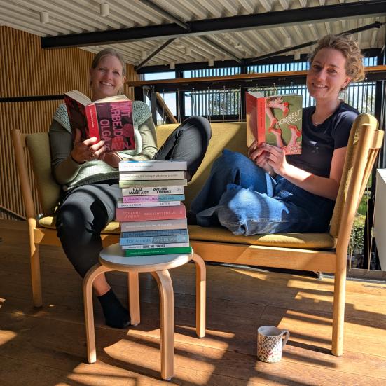 Anne og Amanda fra biblioteket