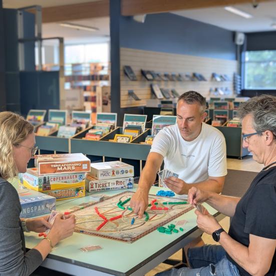Der spilles brætspil.