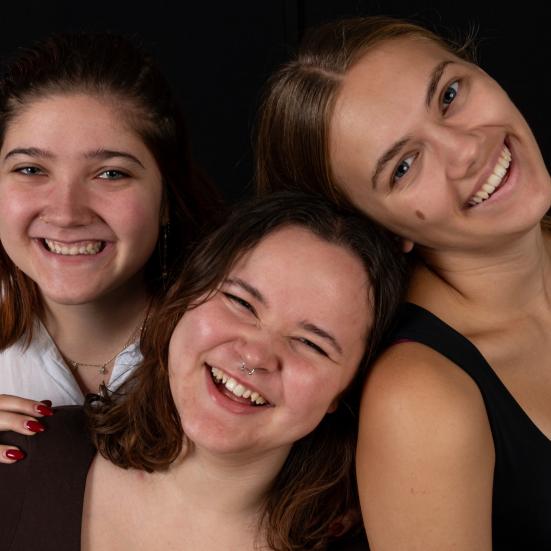 De tre medlemmer af Teatergruppen Treklang.