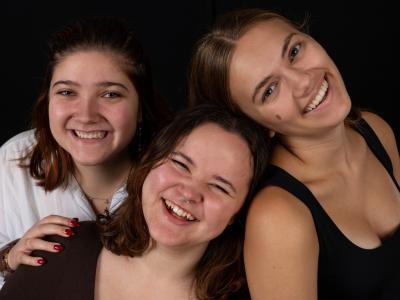 De tre medlemmer af Teatergruppen Treklang.